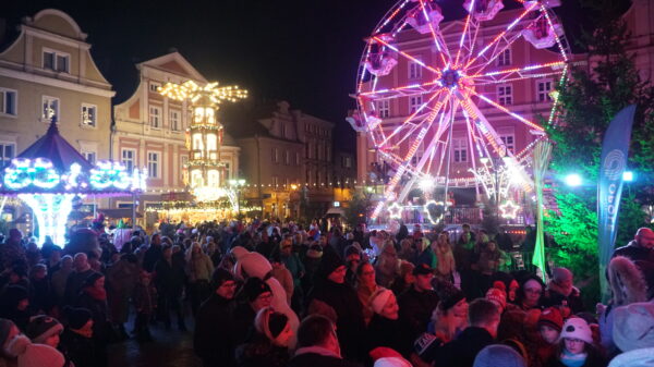 Jarmark Bożonarodzeniowy na opolskim rynku oficjalnie rozpoczęty