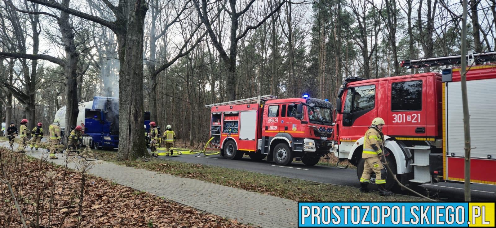 Pożar samochodu ciężarowego w Tarnowie Opolskim.(Wideo)