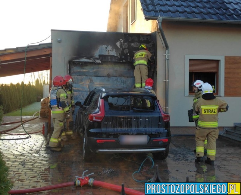 Pożar samochodu Volvo w Karczowie.(Zdjęcia&Wideo)