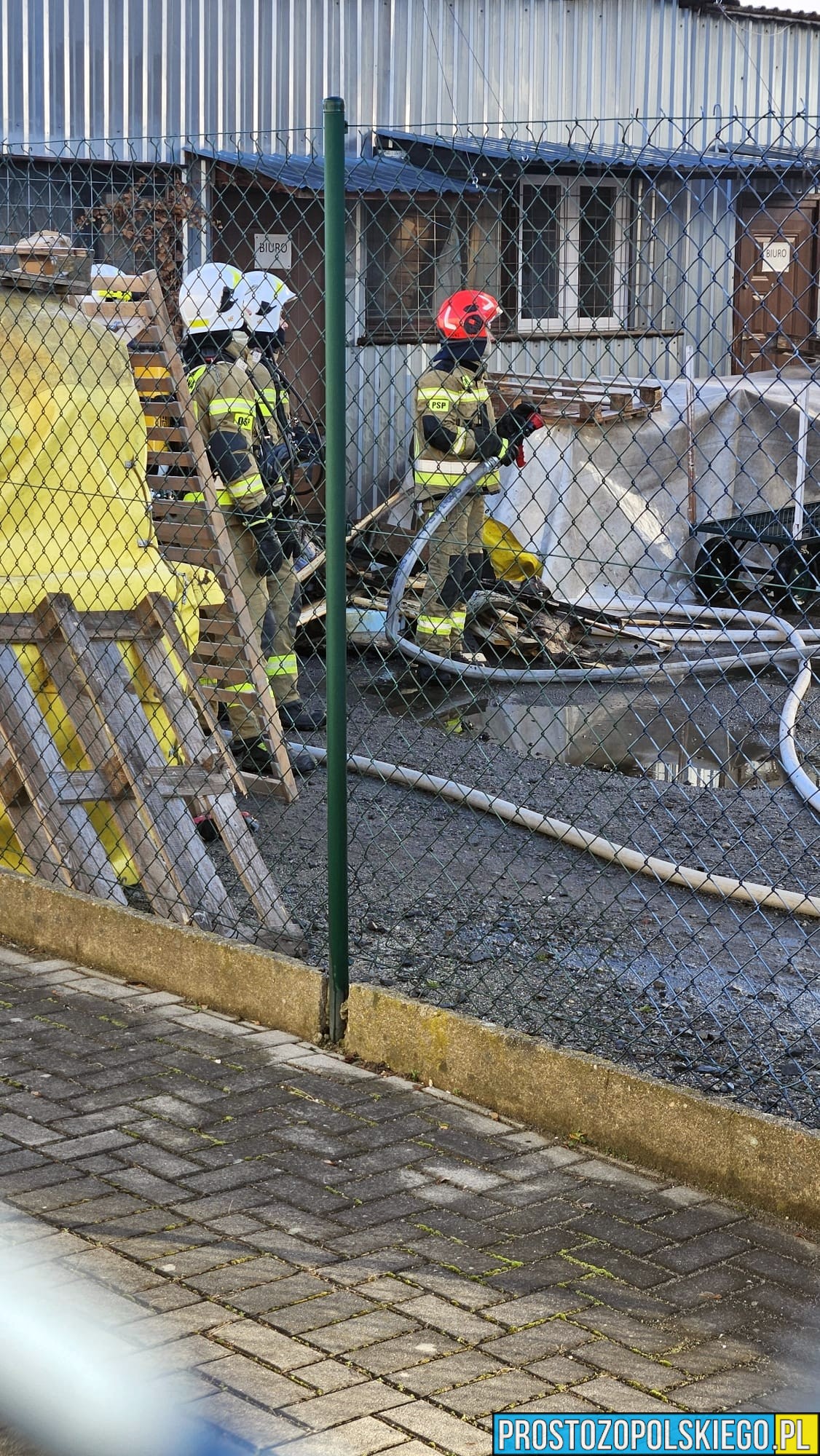 Pożar w Prudniku, pożar zakładu, pożar hali, duży pożar, prostozopolskiego, prosto z, prostozopolskiego.pl pożar zakładu, pożar w opolskim, 