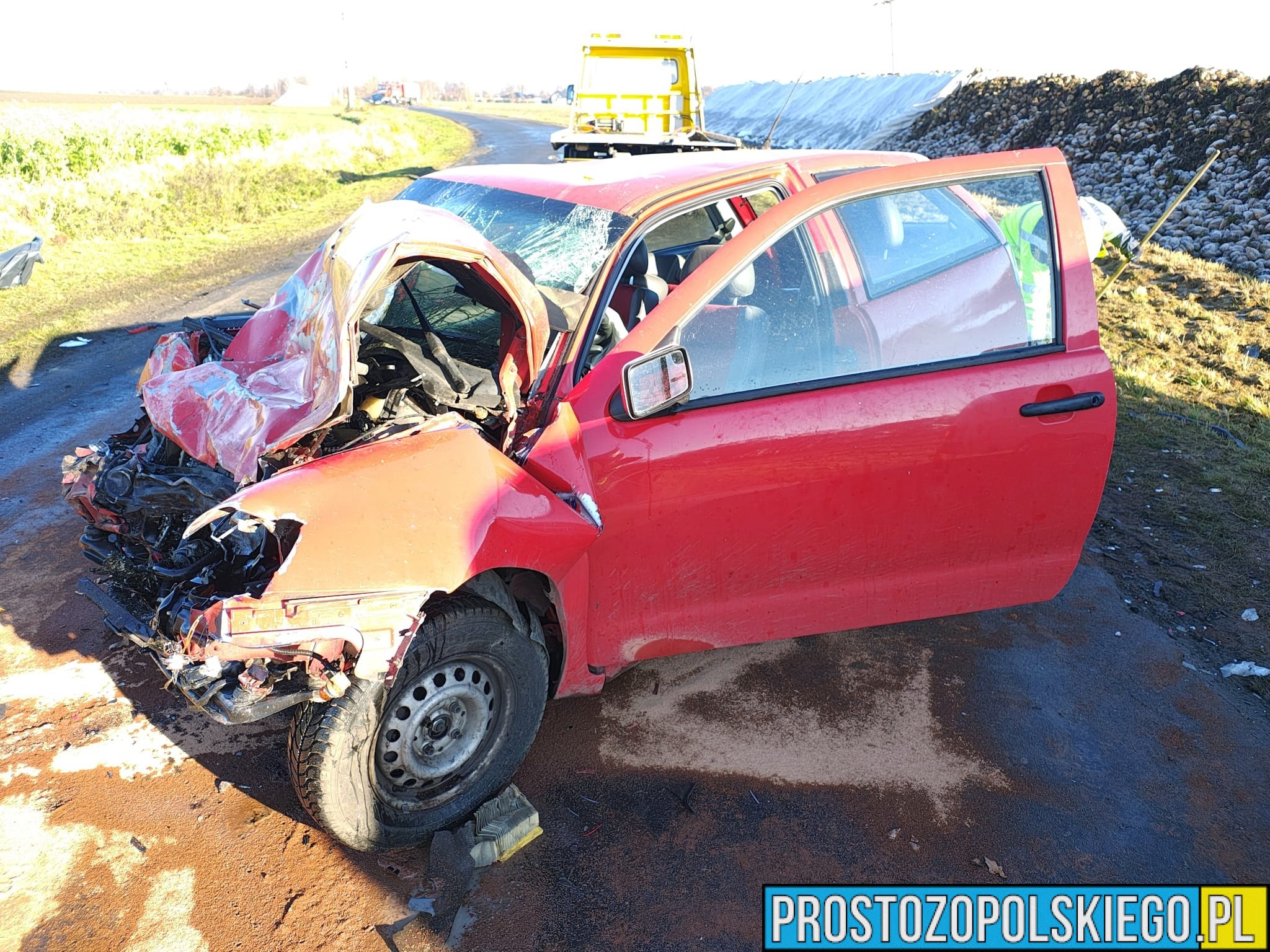 Zderzenie osobówki z busem na trasie pomiędzy Kowalowicami a Objazdą. Na miejscu lądował LPR.(Wideo&Foto)