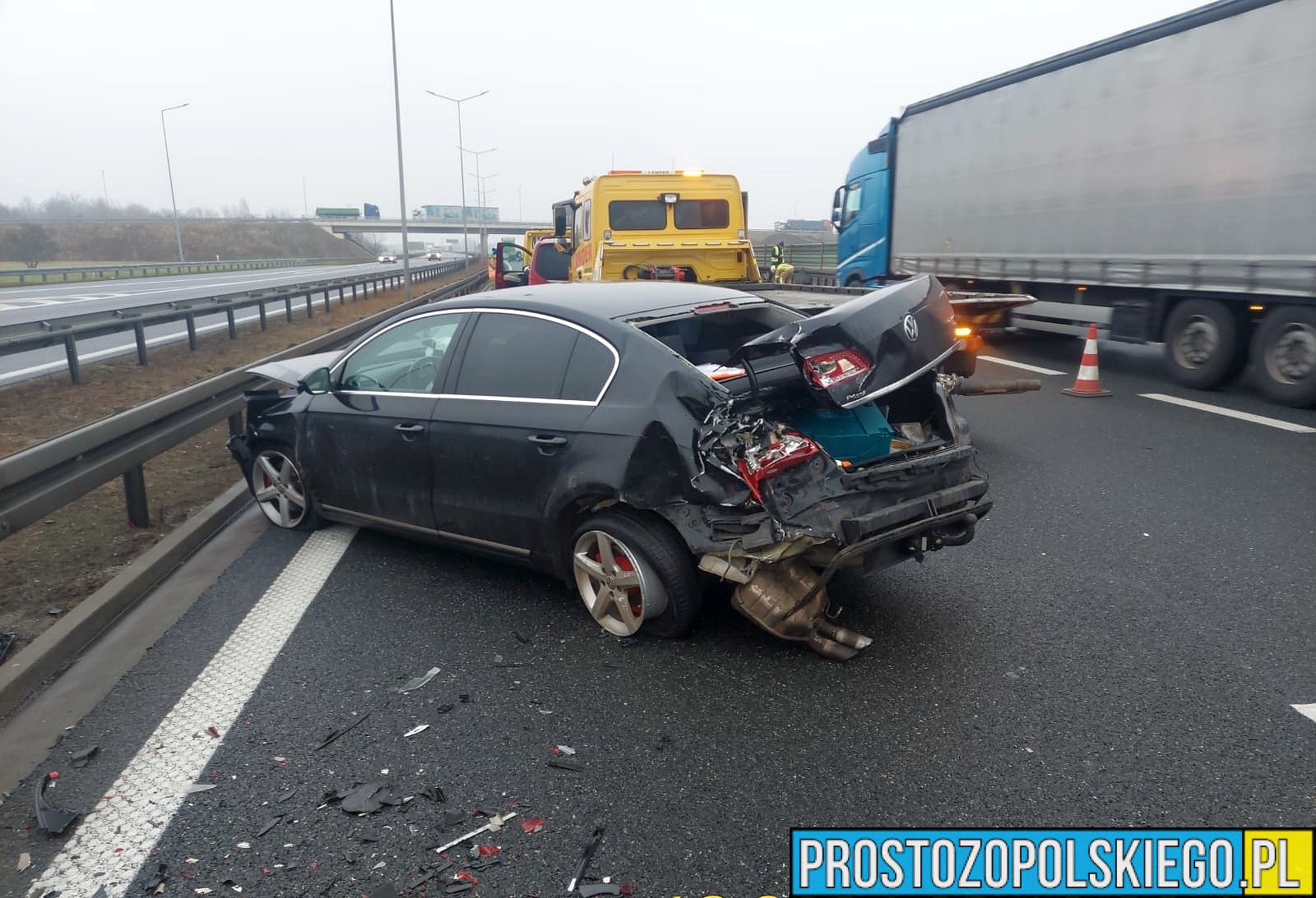 Zdarzenie drogowe z udziałem dwóch osobówek i ciężarówki na A4.(Zdjęcia)