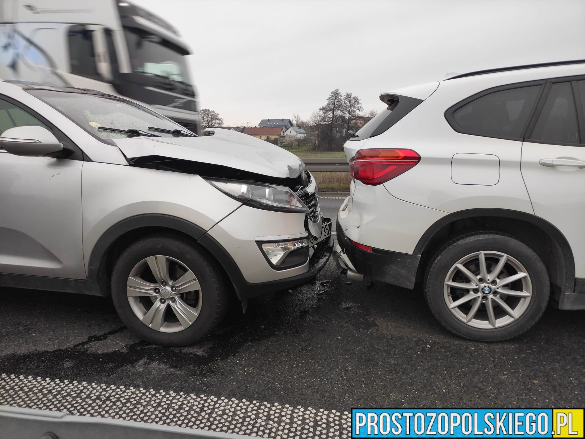 Wypadek na obwodnicy Czarnowąs .Jedna osoba została poszkodowana.(Foto&Wideo)