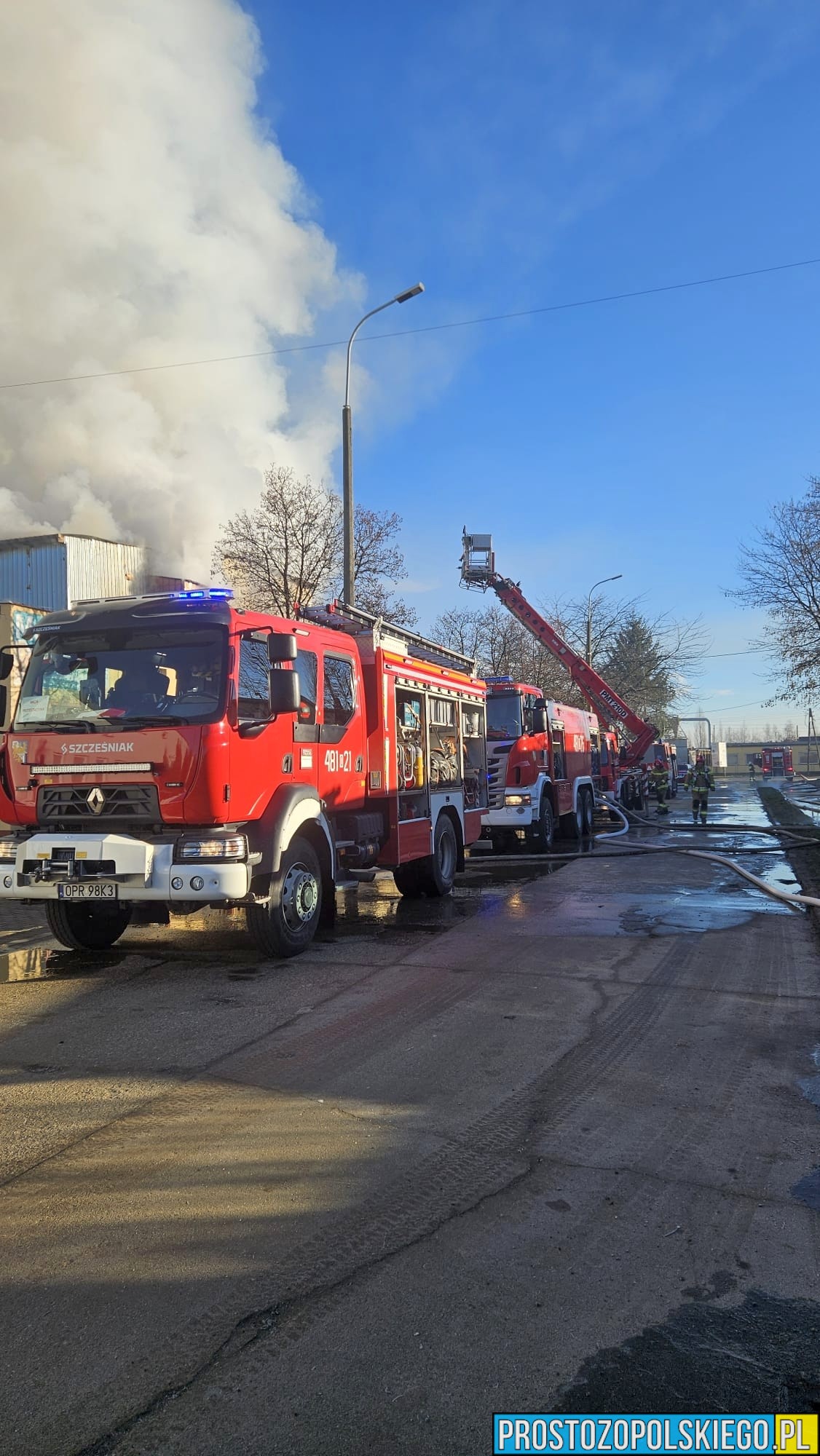 Pożar w Prudniku, pożar zakładu, pożar hali, duży pożar, prostozopolskiego, prosto z, prostozopolskiego.pl pożar zakładu, pożar w opolskim, 