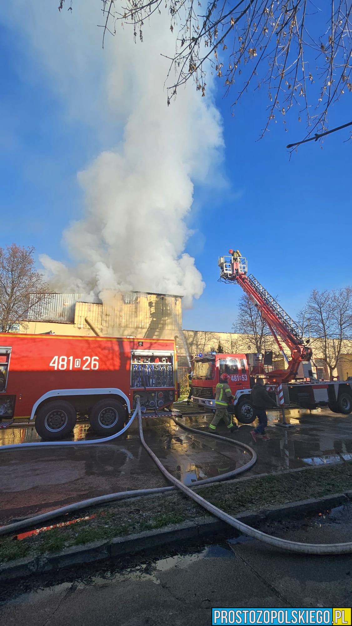 Pożar w Prudniku, pożar zakładu, pożar hali, duży pożar, prostozopolskiego, prosto z, prostozopolskiego.pl pożar zakładu, pożar w opolskim, 