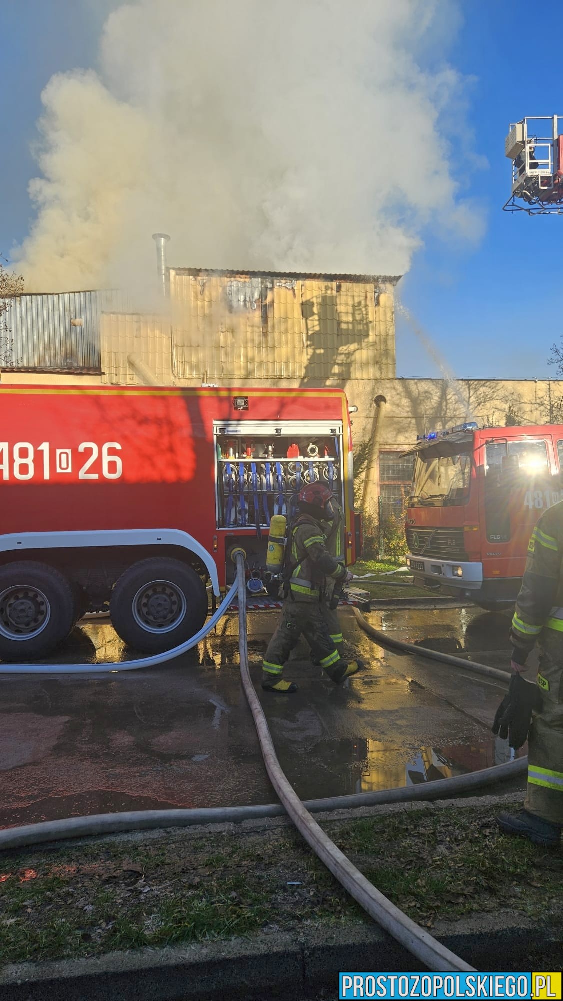 Pożar w Prudniku, pożar zakładu, pożar hali, duży pożar, prostozopolskiego, prosto z, prostozopolskiego.pl pożar zakładu, pożar w opolskim, 