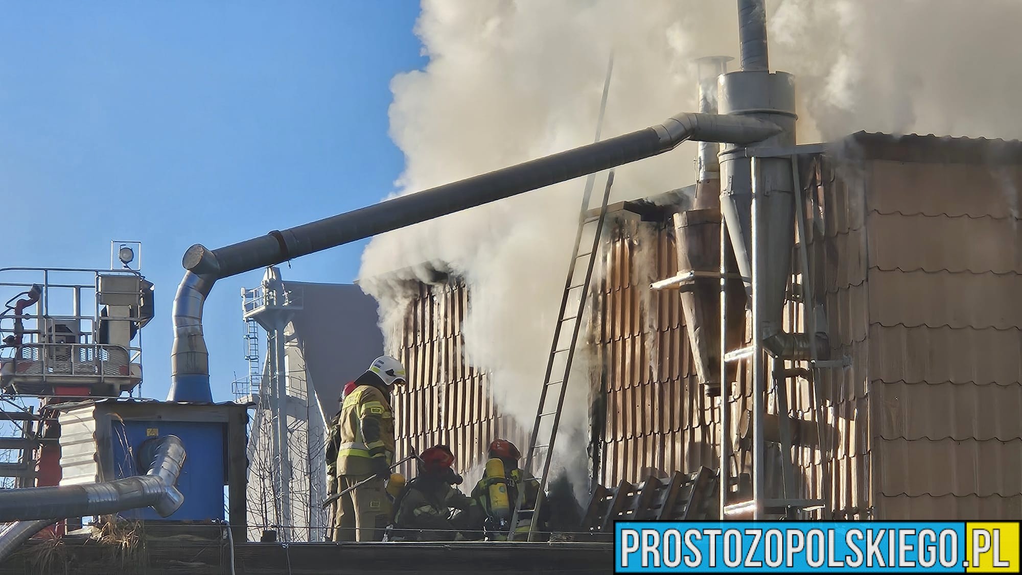 Pożar w Prudniku, pożar zakładu, pożar hali, duży pożar, prostozopolskiego, prosto z, prostozopolskiego.pl pożar zakładu, pożar w opolskim, 