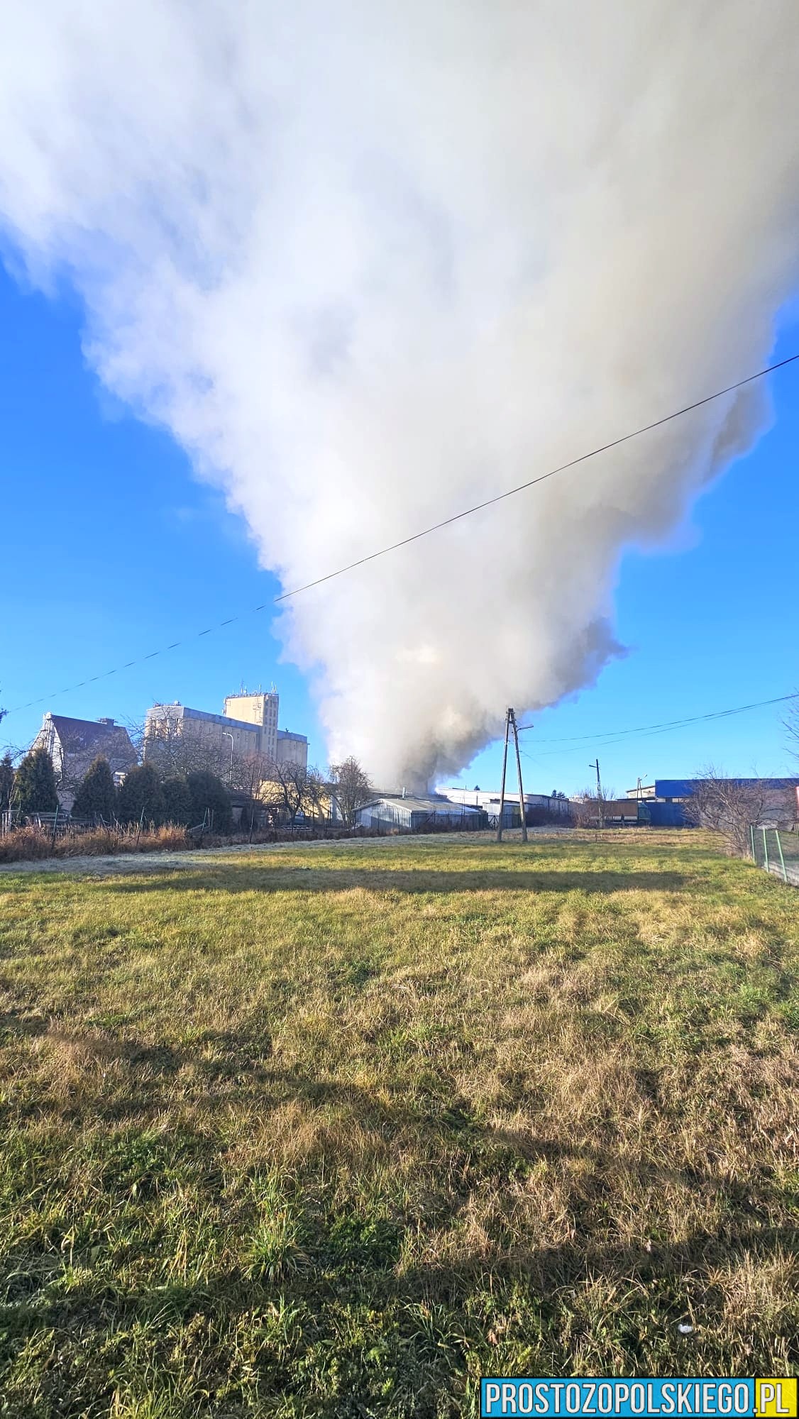 Pożar w Prudniku, pożar zakładu, pożar hali, duży pożar, prostozopolskiego, prosto z, prostozopolskiego.pl pożar zakładu, pożar w opolskim, 