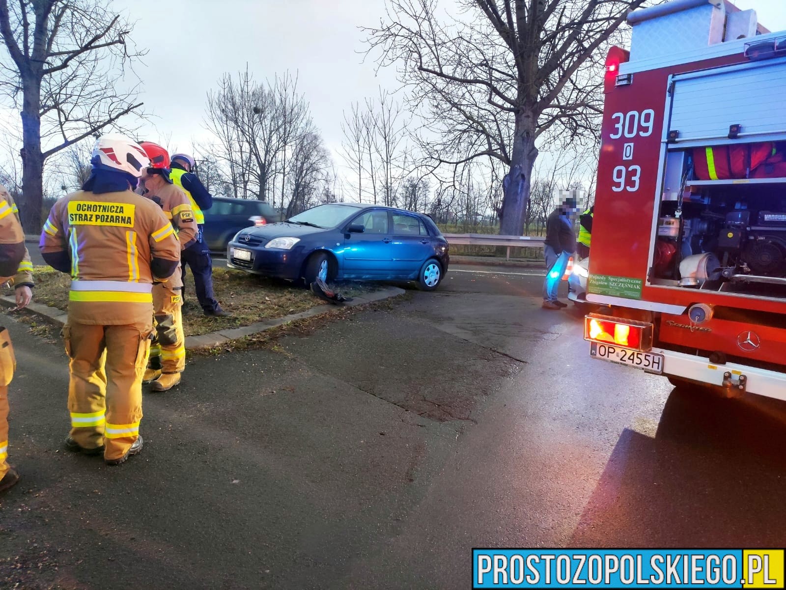 Zderzenie samochodu dostawczego z osobowym na ul. Krzanowickiej w Opolu.(Foto&Wideo)