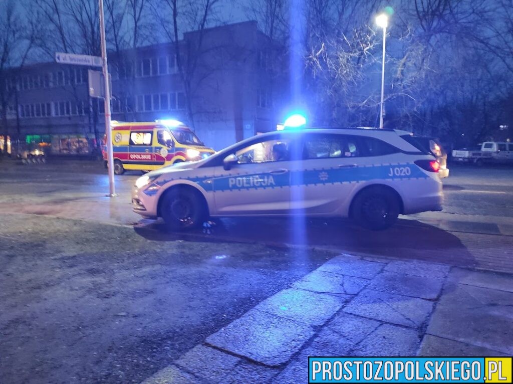 Policjanci z Kędzierzyna-Koźla w ostatniej chwili, wyprowadzili z palącego się mieszkania seniorów.