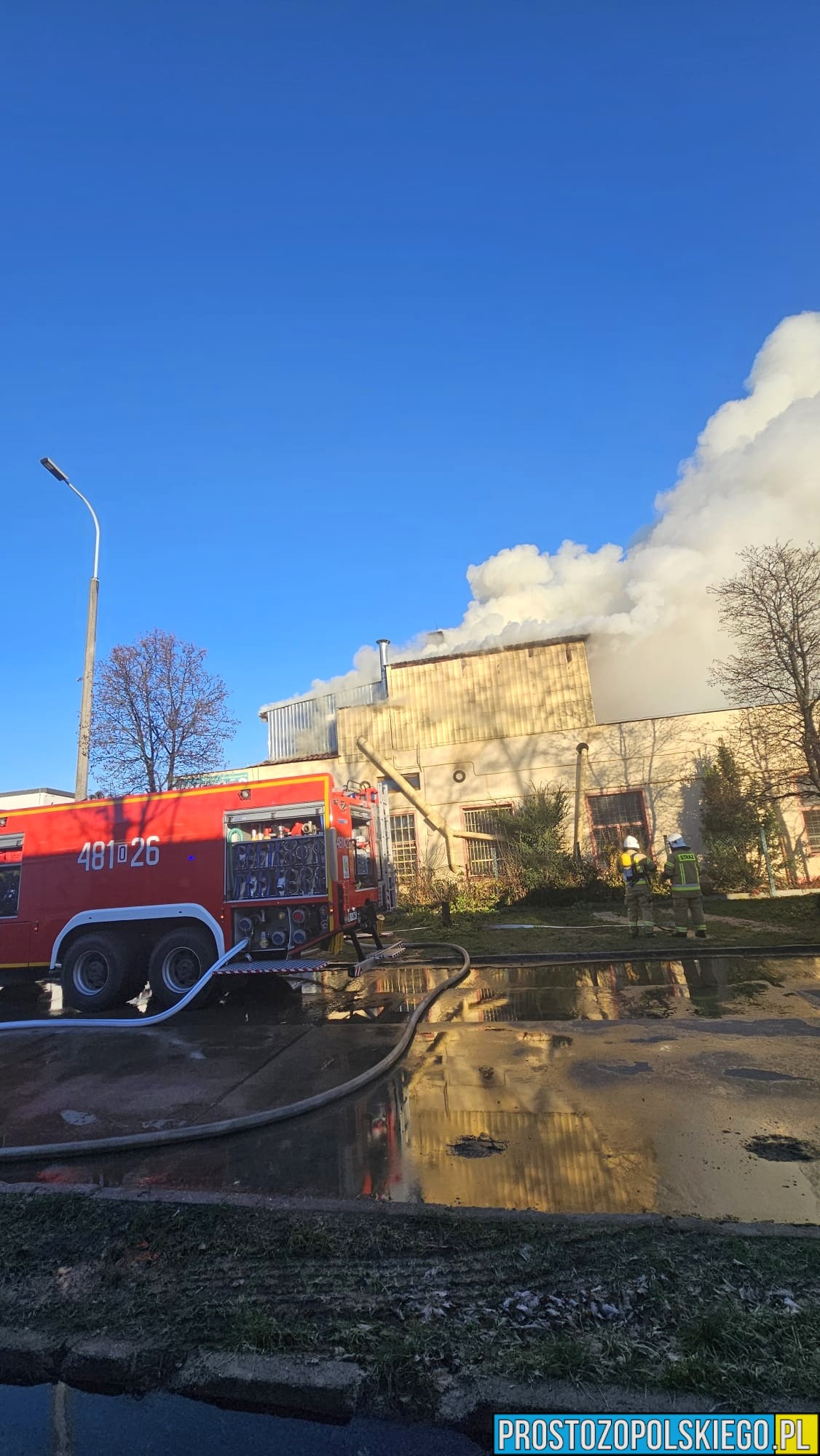 Pożar w Prudniku, pożar zakładu, pożar hali, duży pożar, prostozopolskiego, prosto z, prostozopolskiego.pl pożar zakładu, pożar w opolskim, 