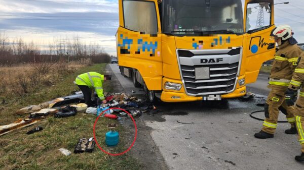 Pożar 3 miesięcznej ciężarówki na ulicy Namysłowskiej w Opolu.(Zdjęcia)