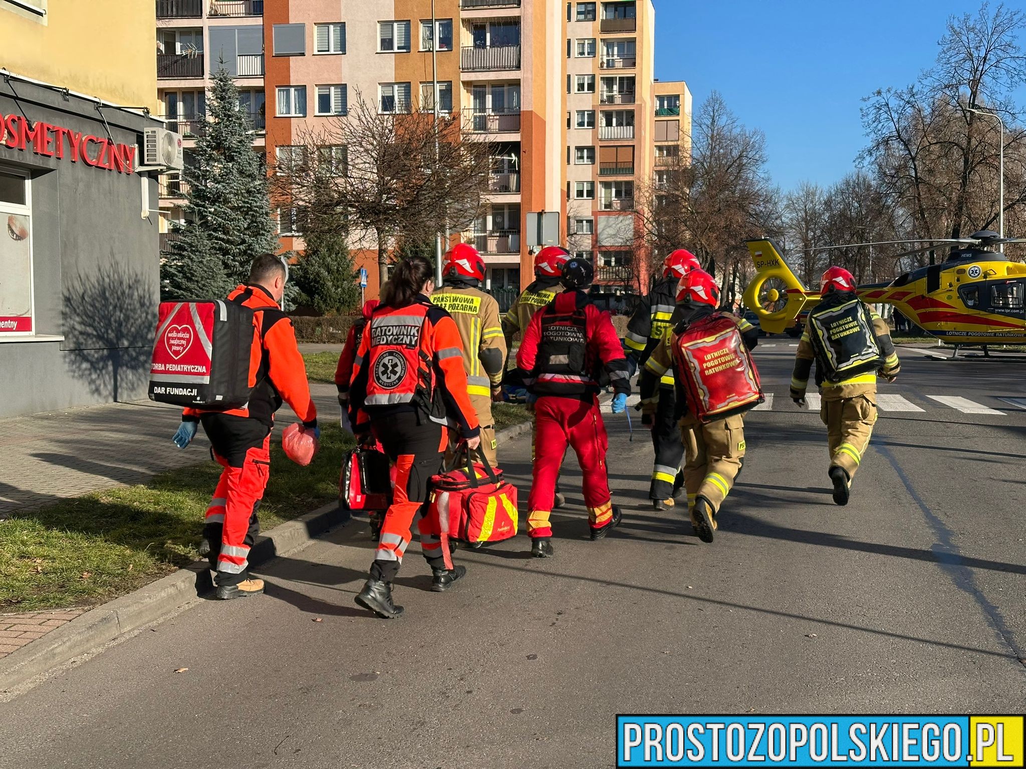 Poparzone wrzątkiem dziecko w Kędzierzynie Koźlu. Na głównym skrzyżowaniu lądował LPR (Zdjęcia)