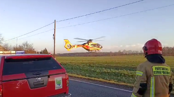 Zderzenie ciężarówki i osobówki w miejscowości Igłowice na DK39.Na miejscu lądował LPR.(Wideo)