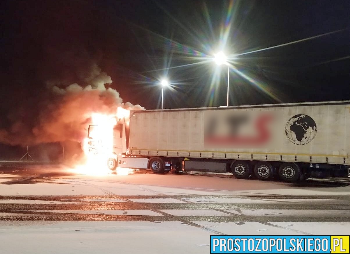 Pożar ciężarówki na mop Prószków. Kierowca poparzony zabrany do szpitala (Zdjęcia)