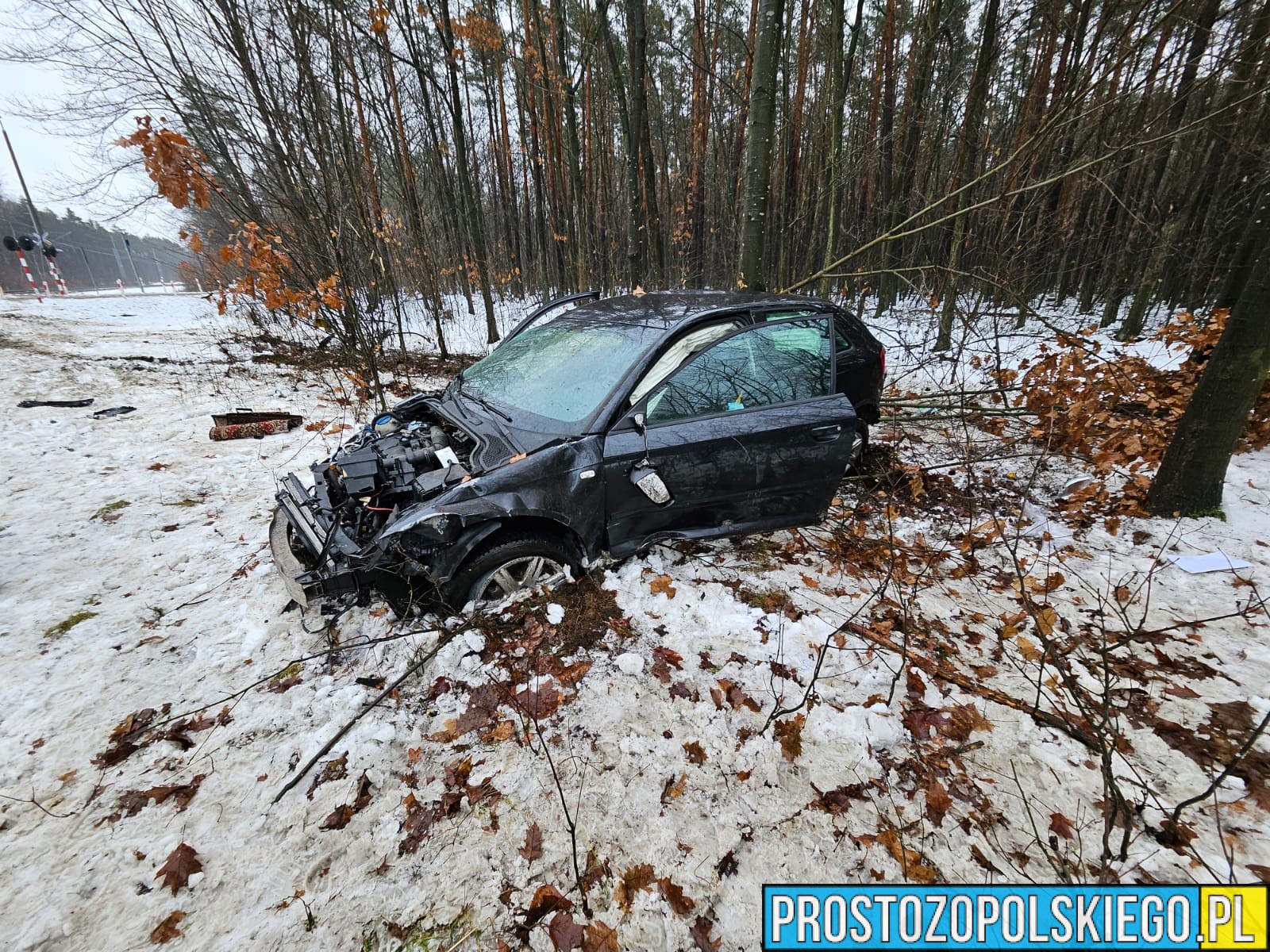 wypadek, zderzenie z pociągiem, wjechał pod pociąg, zderzenie z pociągiem, zderzenie na przejeśdzie, wypadek na przejeździe PKP, zderzenie z pociągiem na przejeździe, bezpieczny przejazd, 