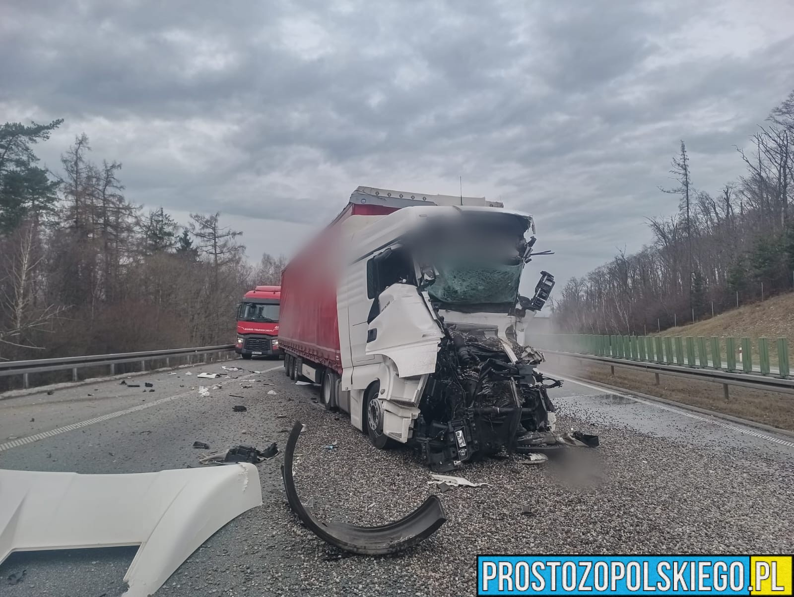 Zderzenie dwóch ciężarówek na autostradzie A4. Na miejscu lądował LPR.