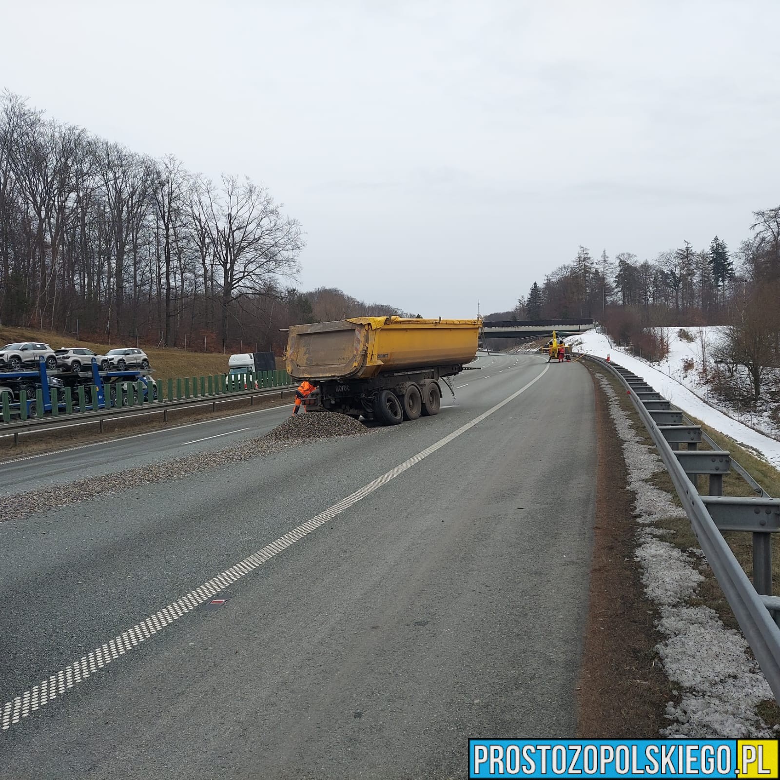 Zderzenie dwóch ciężarówek na autostradzie A4. Na miejscu lapował LPR.