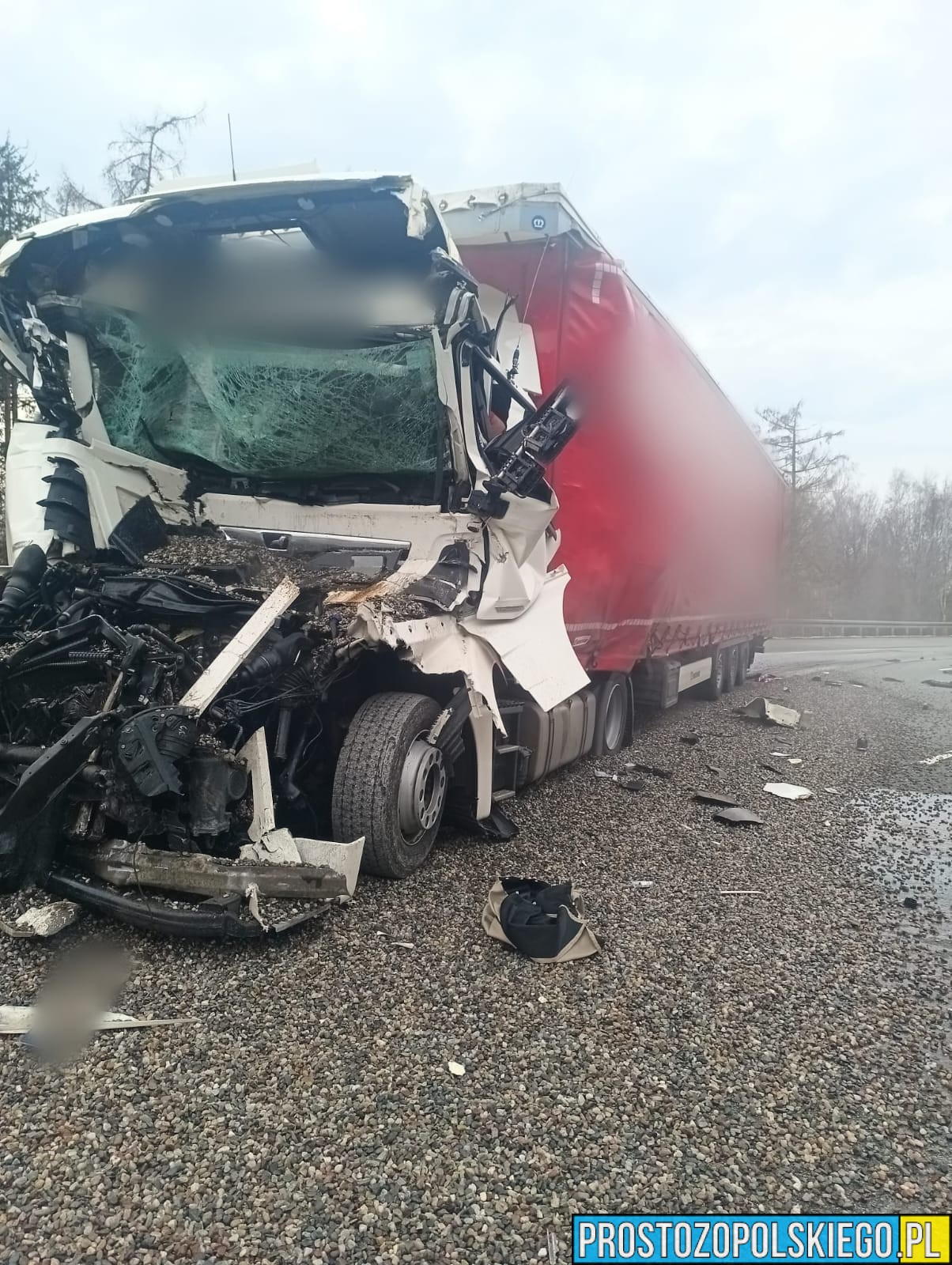 Zderzenie dwóch ciężarówek na autostradzie A4. Na miejscu lądował LPR.