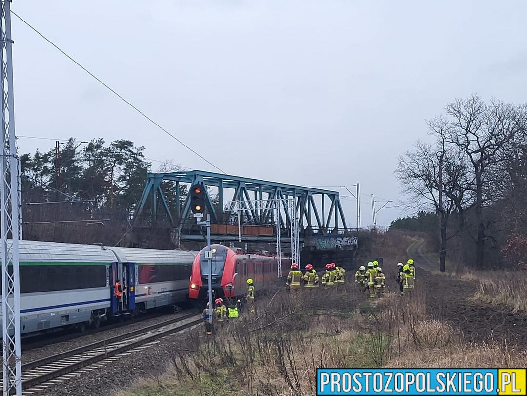 Awaria sieci trakcyjnej w Kędzierzynie-Koźlu. Z pociągu ewakuowano 200 osób.(Zdjęcia)