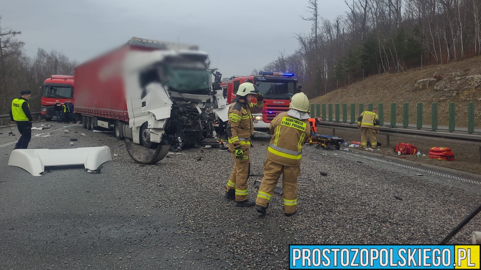 Zderzenie dwóch ciężarówek na autostradzie A4. Na miejscu lądował LPR.