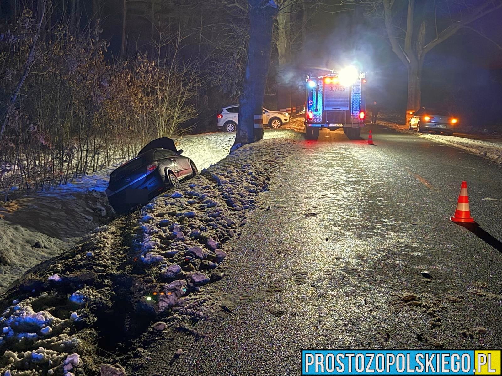 Zderzenie busa i osobówki w Ligocie Prószkowskiej. (Zdjęcia)