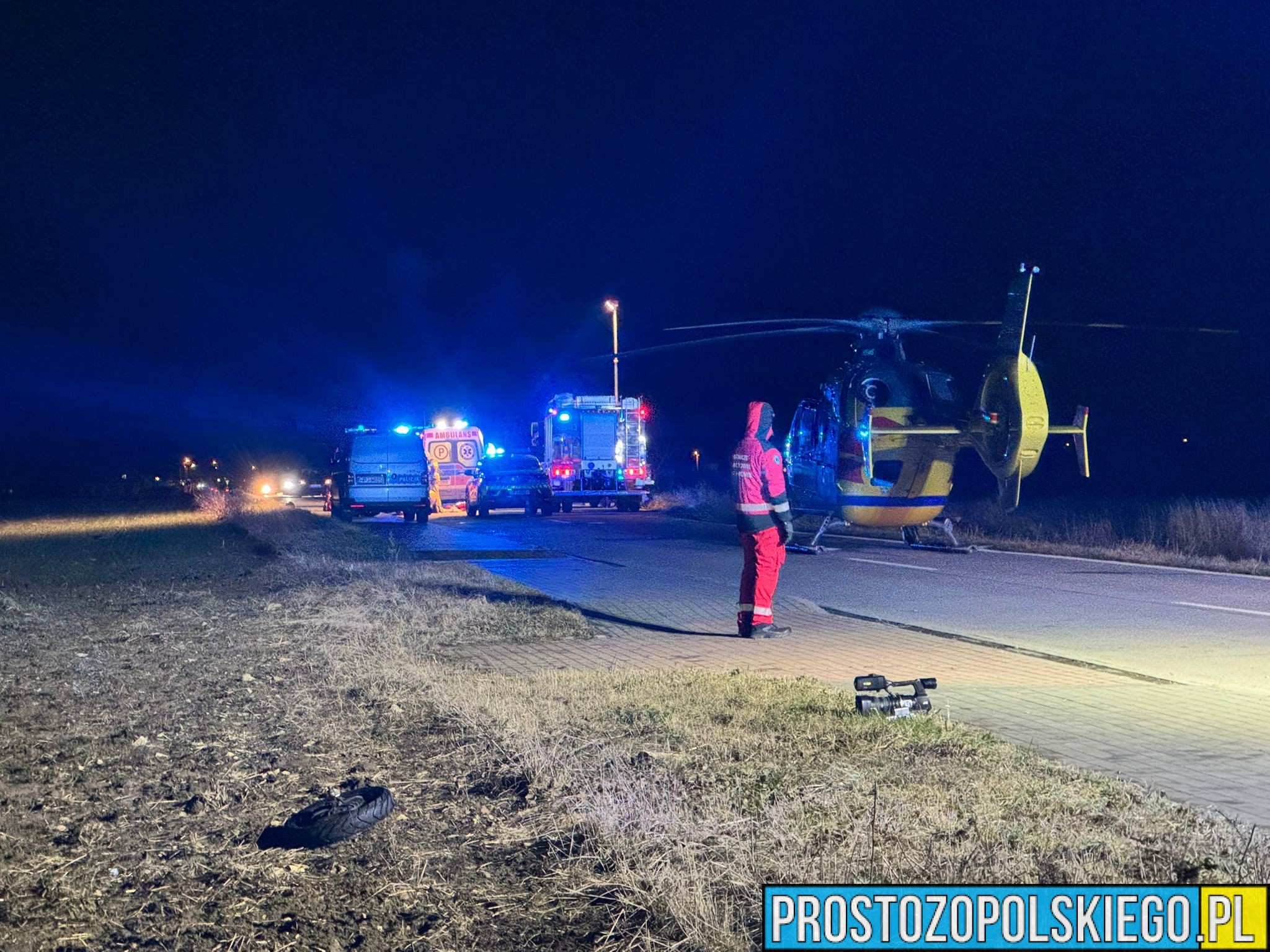 Zderzenie samochodu osobowego ze skuterem w miejscowości Izbicko. Trwa reanimacja . Na miejscu lądował LPR.