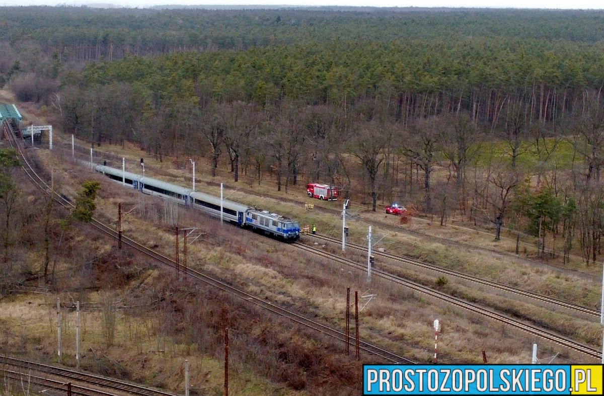 Awaria sieci trakcyjnej w Kędzierzynie-Koźlu. Z pociągu ewakuowano 200 osób.