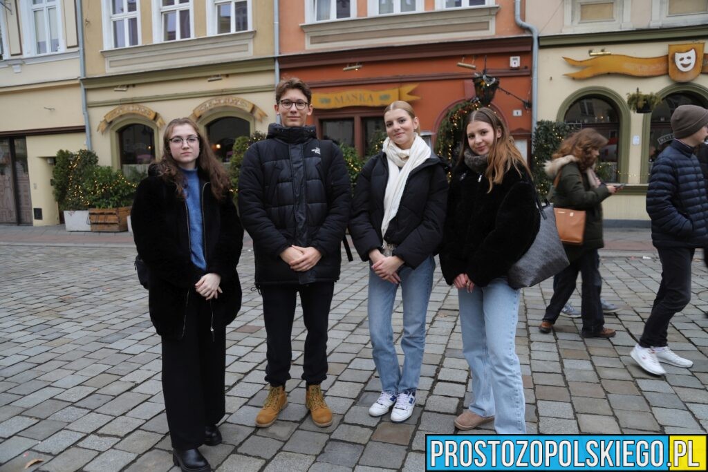 polonez, polonez Opole, prezydent Opola, polonez na opolskim rynku, maturzyści polonez, opolscy maturzyści odtańczyli poloneza, 