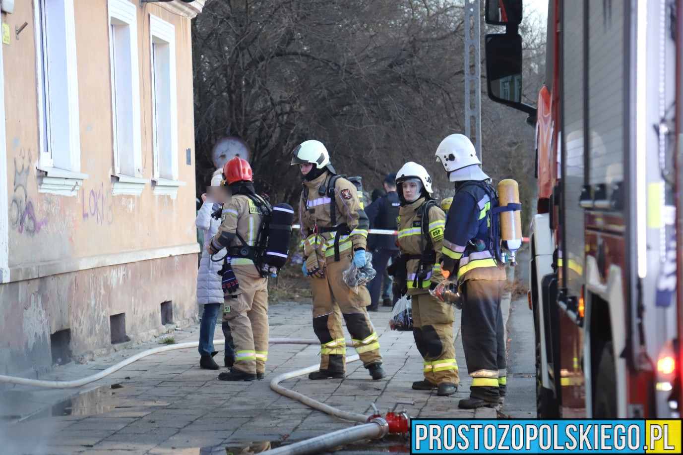 ratowanie kota z pożaru, kot reanimacja, podali kotu tlen, kot przeżył pożar,