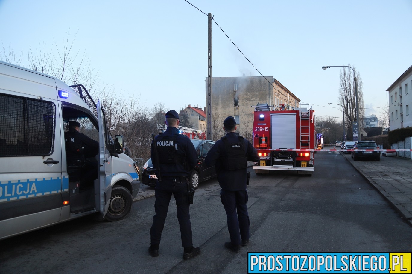 ratowanie kota z pożaru, kot reanimacja, podali kotu tlen, kot przeżył pożar,