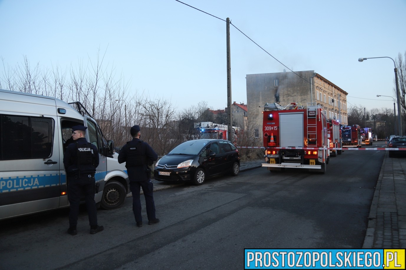 ratowanie kota z pożaru, kot reanimacja, podali kotu tlen, kot przeżył pożar,