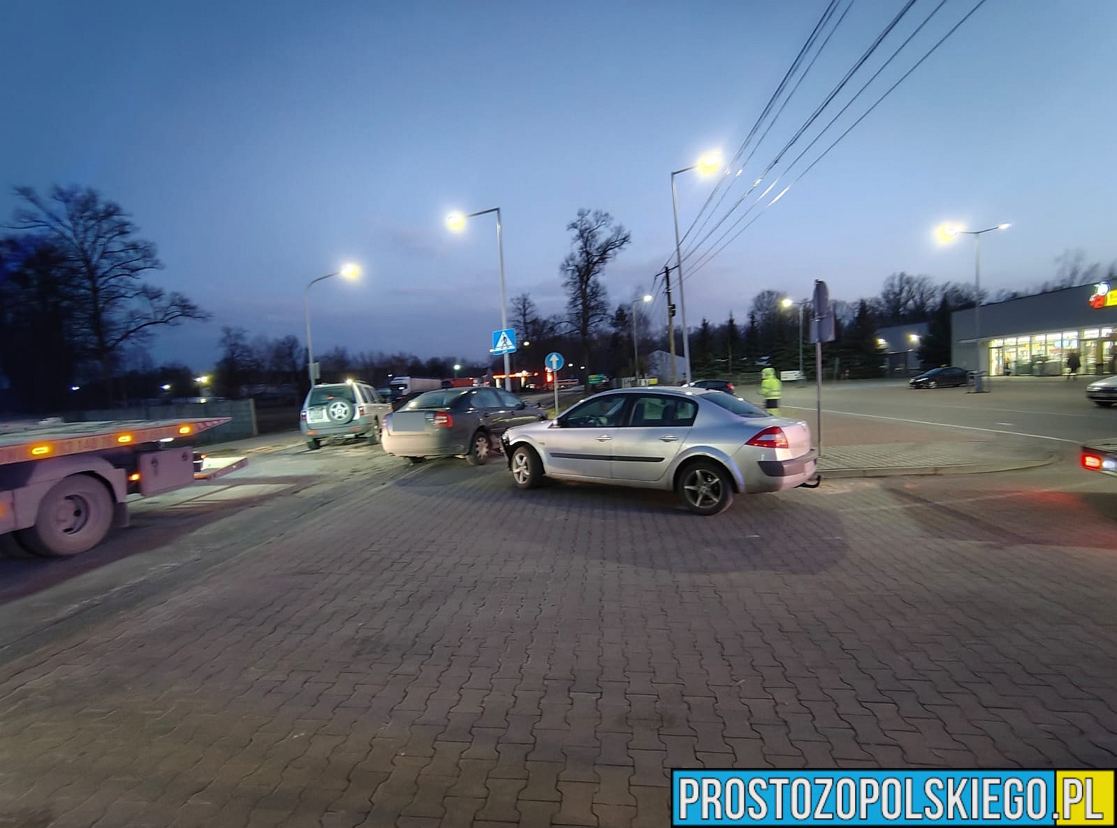 Wypadek samochodowy na DW424 w miejscowości Zieleniec w powiecie namysłowskim (Foto&Wideo)