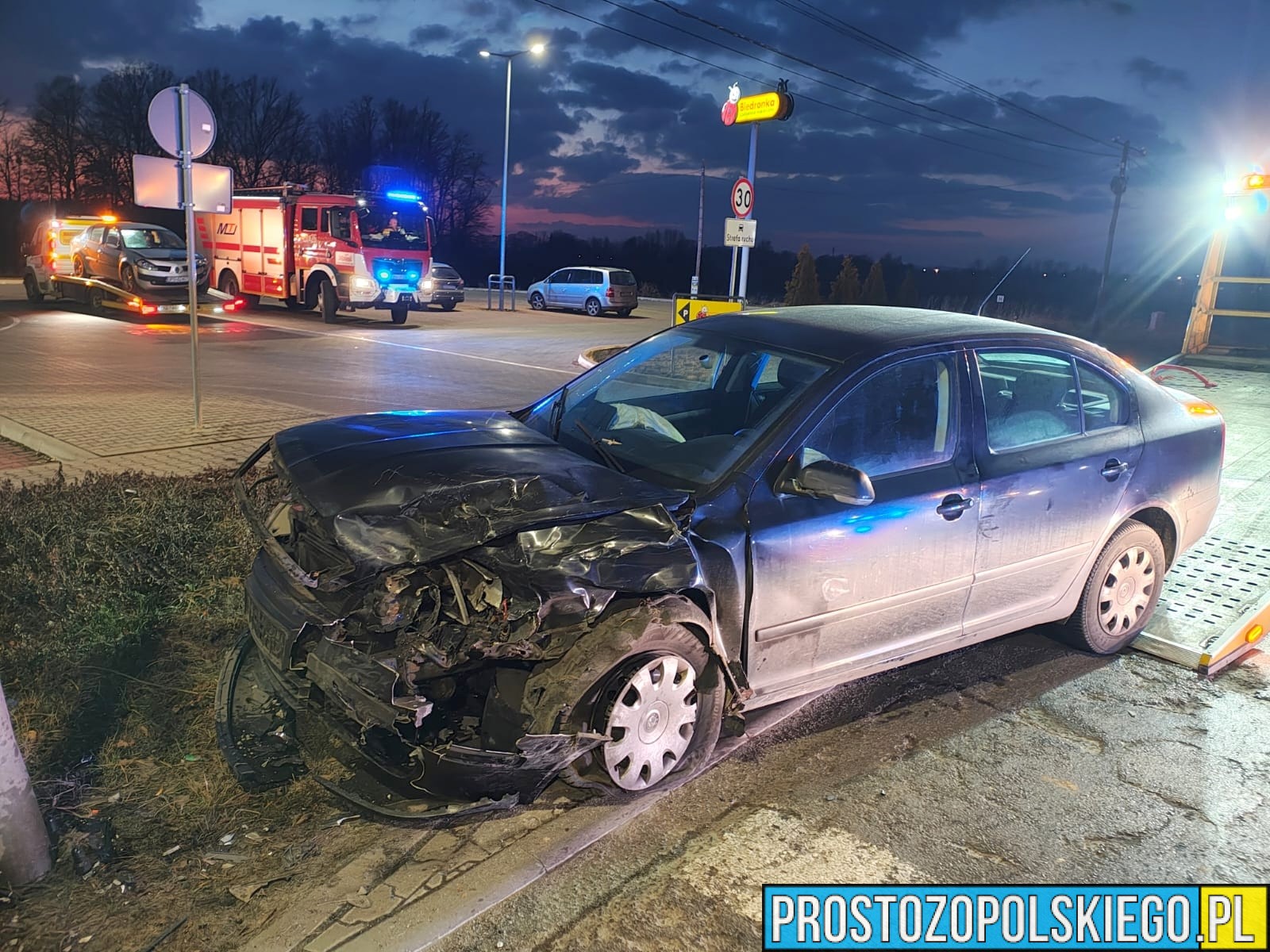 Wypadek samochodowy na DW424 w miejscowości Zieleniec w powiecie namysłowskim (Foto&Wideo)