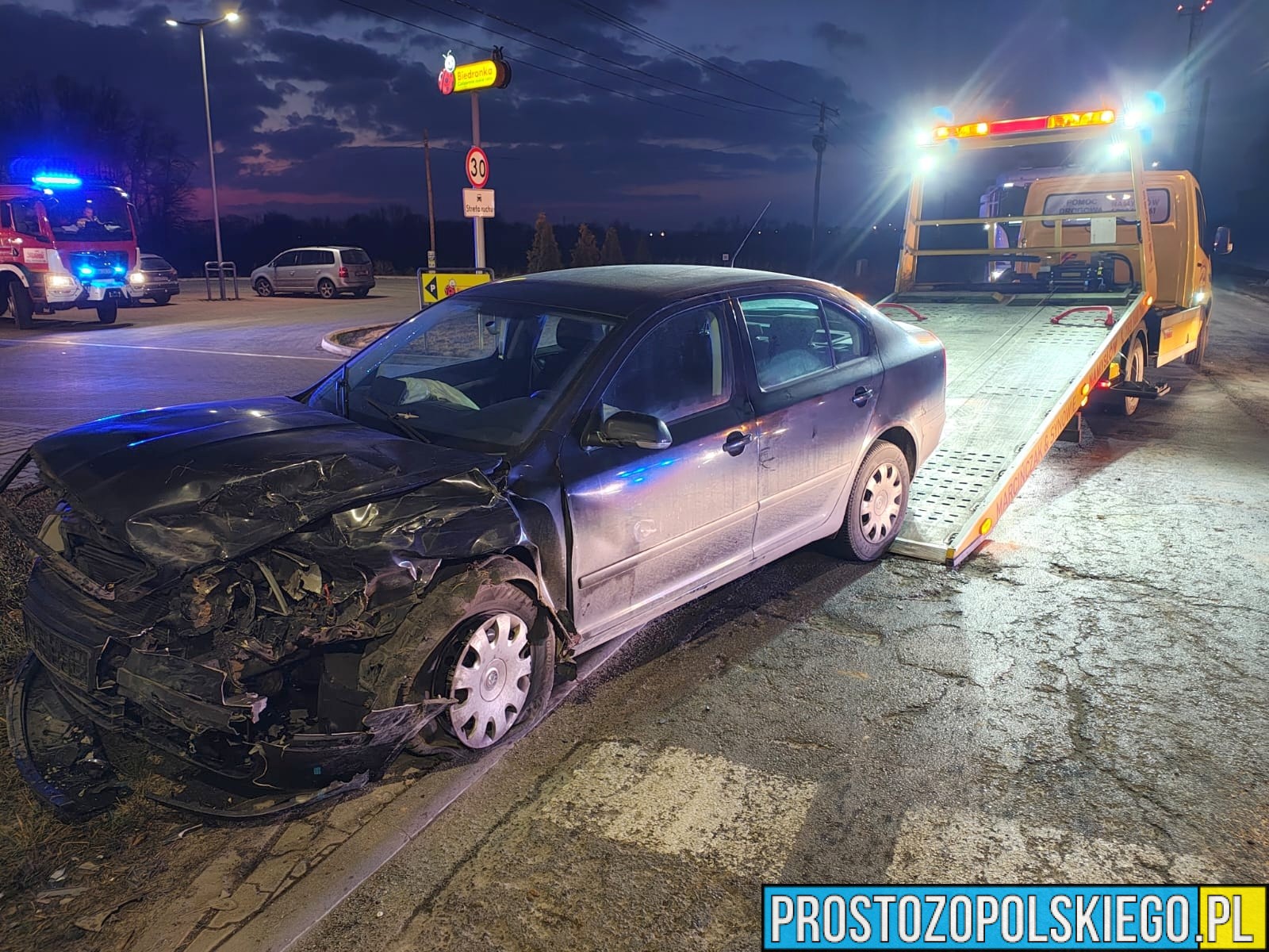 Wypadek samochodowy na DW424 w miejscowości Zieleniec w powiecie namysłowskim (Foto&Wideo)