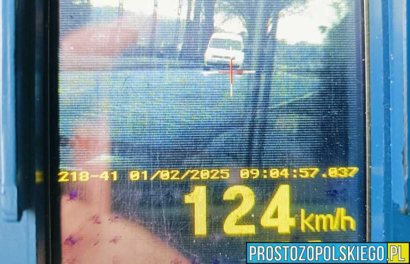 36-latek pędził ponad 120 km/h na dopuszczalnej "pięćdziesiątce". Stracił prawo jazdy