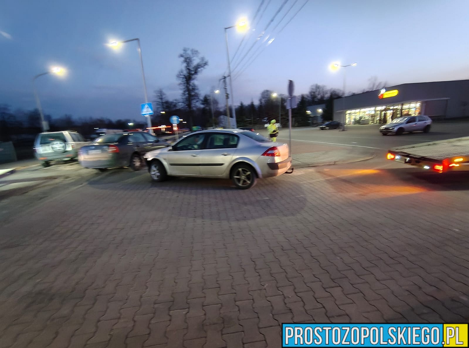 Wypadek samochodowy na DW424 w miejscowości Zieleniec w powiecie namysłowskim (Foto&Wideo)