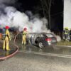 Wypadek w Kępie. Kierujący seatem uderzył w most w wyniku czego samochód stanął w płomieniach (Foto&Wideo)