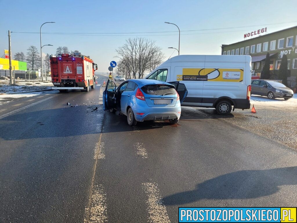 Wypadek w Niemodlinie na ul. Opolskiej. Bus i osobówka