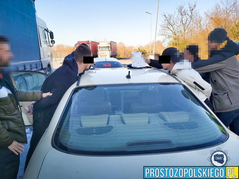 Wysyłali fałszywe linki do stron bankowych – grupę rozbili policjanci CBZC