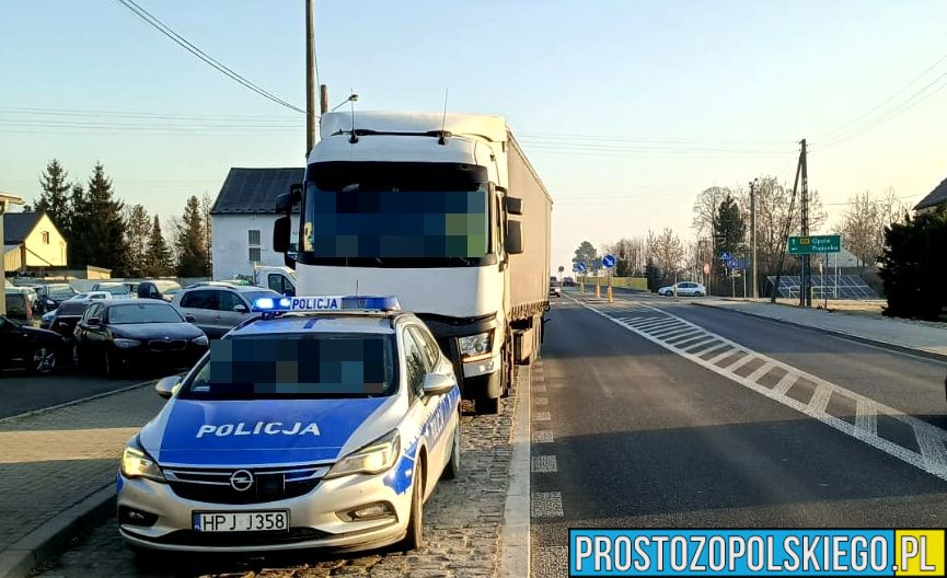 Policjanci zatrzymali kierowcę tira ,który miał w organizmie prawie promil alkoholu. Mężczyzna stracił prawo jazdy