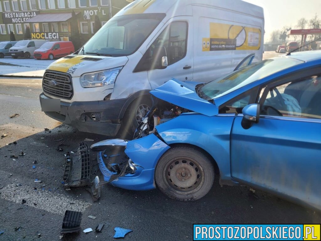 Wypadek w Niemodlinie na ul. Opolskiej. Bus i osobówka