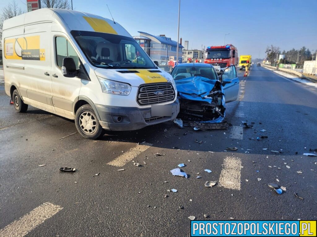 Wypadek w Niemodlinie na ul. Opolskiej. Bus i osobówka