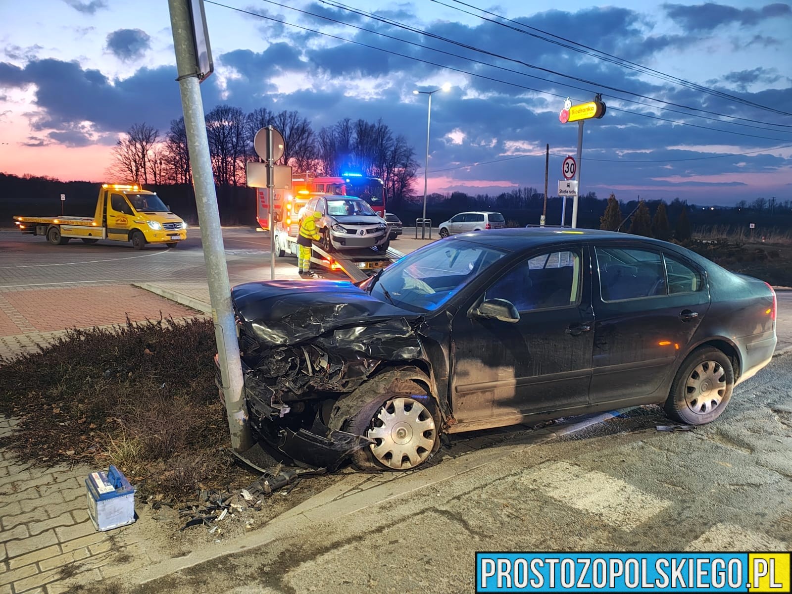 Wypadek samochodowy na DW424 w miejscowości Zieleniec w powiecie namysłowskim (Foto&Wideo)