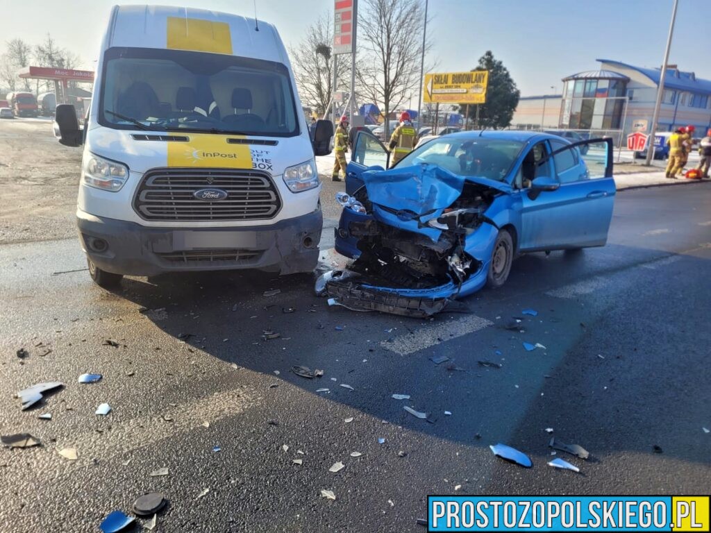 Wypadek w Niemodlinie na ul. Opolskiej. Bus i osobówka