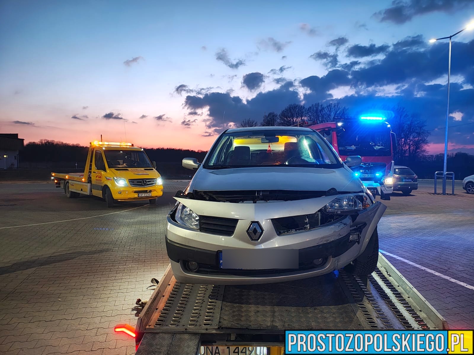 Wypadek samochodowy na DW424 w miejscowości Zieleniec w powiecie namysłowskim (Foto&Wideo)