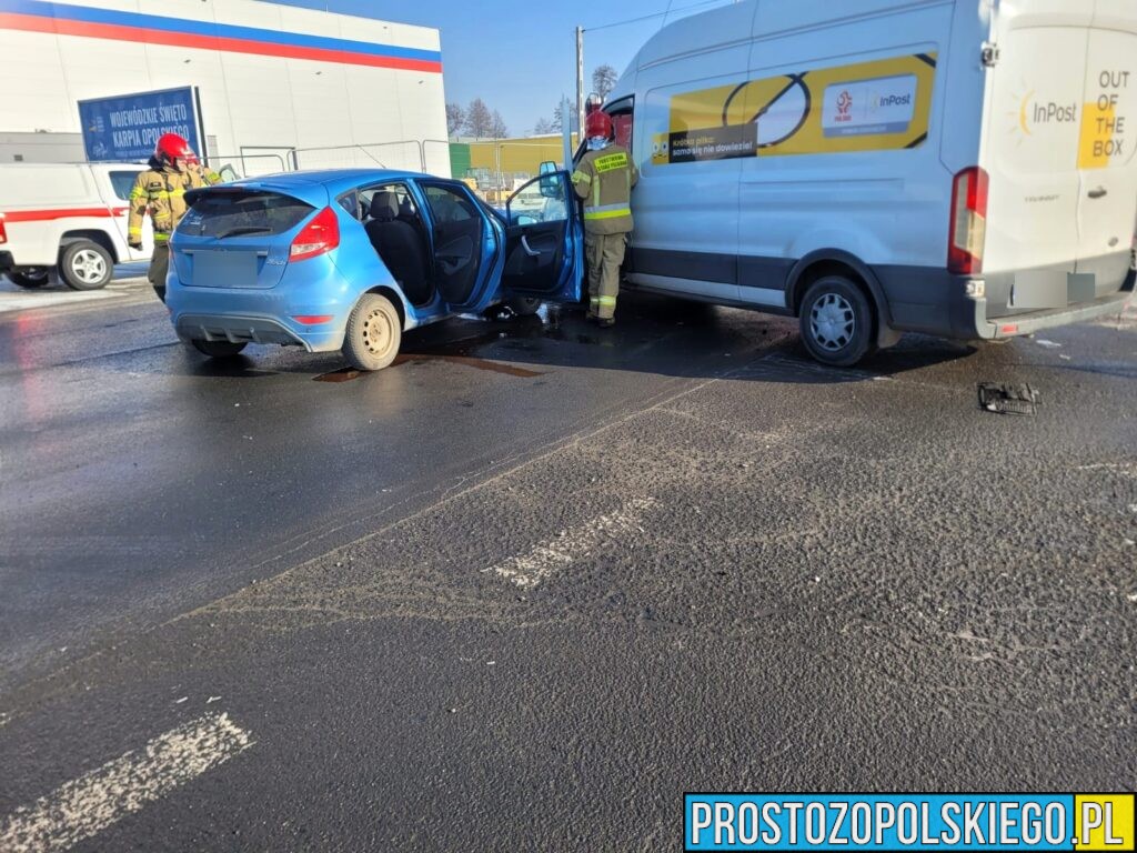 Wypadek w Niemodlinie na ul. Opolskiej. Bus i osobówka