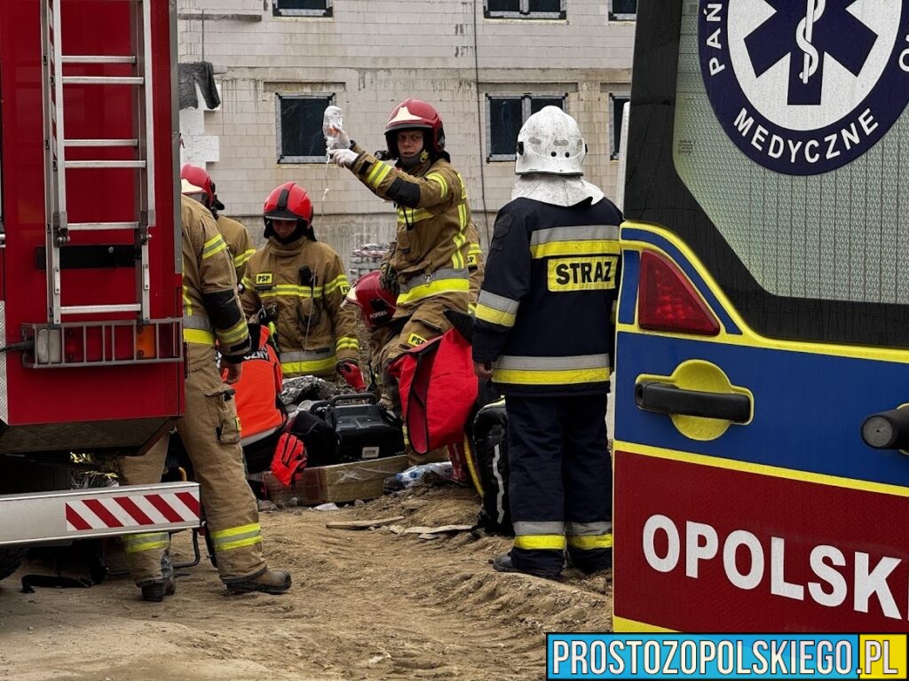 wypadek budowlany, spadł z balkonu, nadział sie na zbrojenie, 