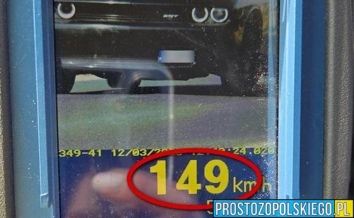 50-latek pędził autem przez wieś z prędkością 149 km/h. Kierowca stracił prawo jazdy