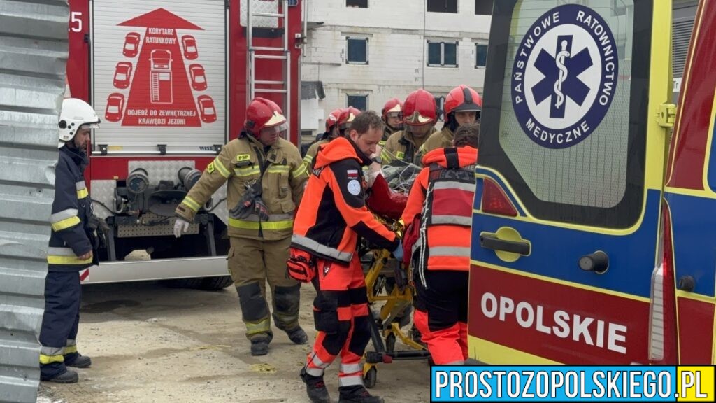 wypadek budowlany, spadł z balkonu, nadział sie na zbrojenie, 